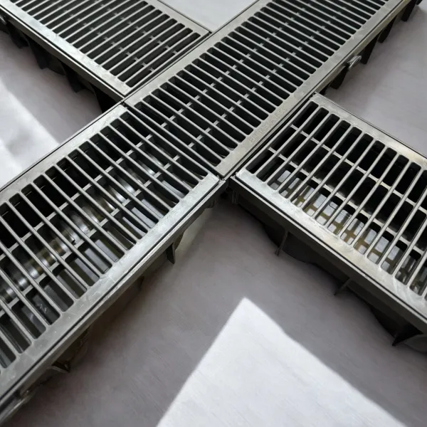 DekDrain Vela A15 Channel Plastic Grate 1m